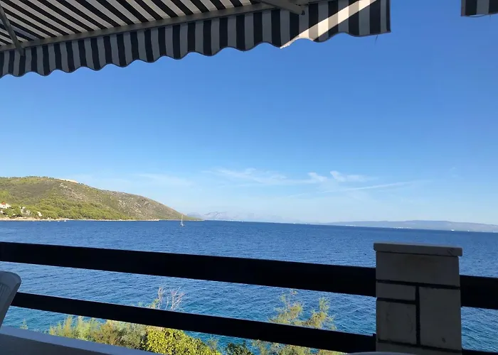 First Row To The Sea アパート トロギール
