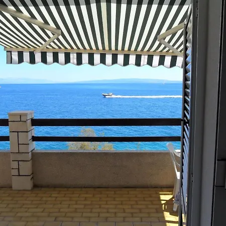 Апартаменти First Row To The Sea, Balcony View, Free Parking *