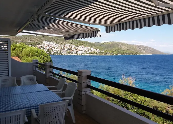 First Row To The Sea Apartmán