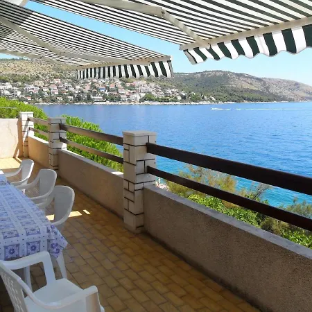 شقة First Row To The Sea, Balcony View, Free Parking تروغير